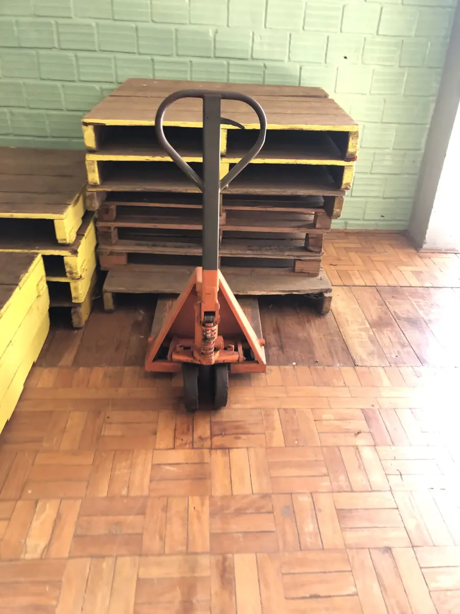 LOTE 343 - 3 carrinhos paleteiro 