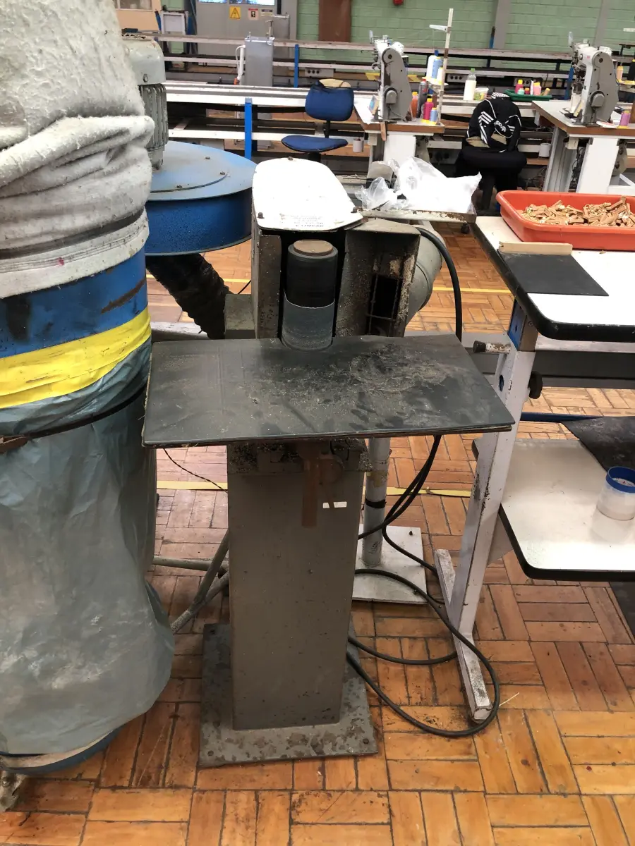 LOTE 259 - 2 coletores de pó e 2 lixadeiras 