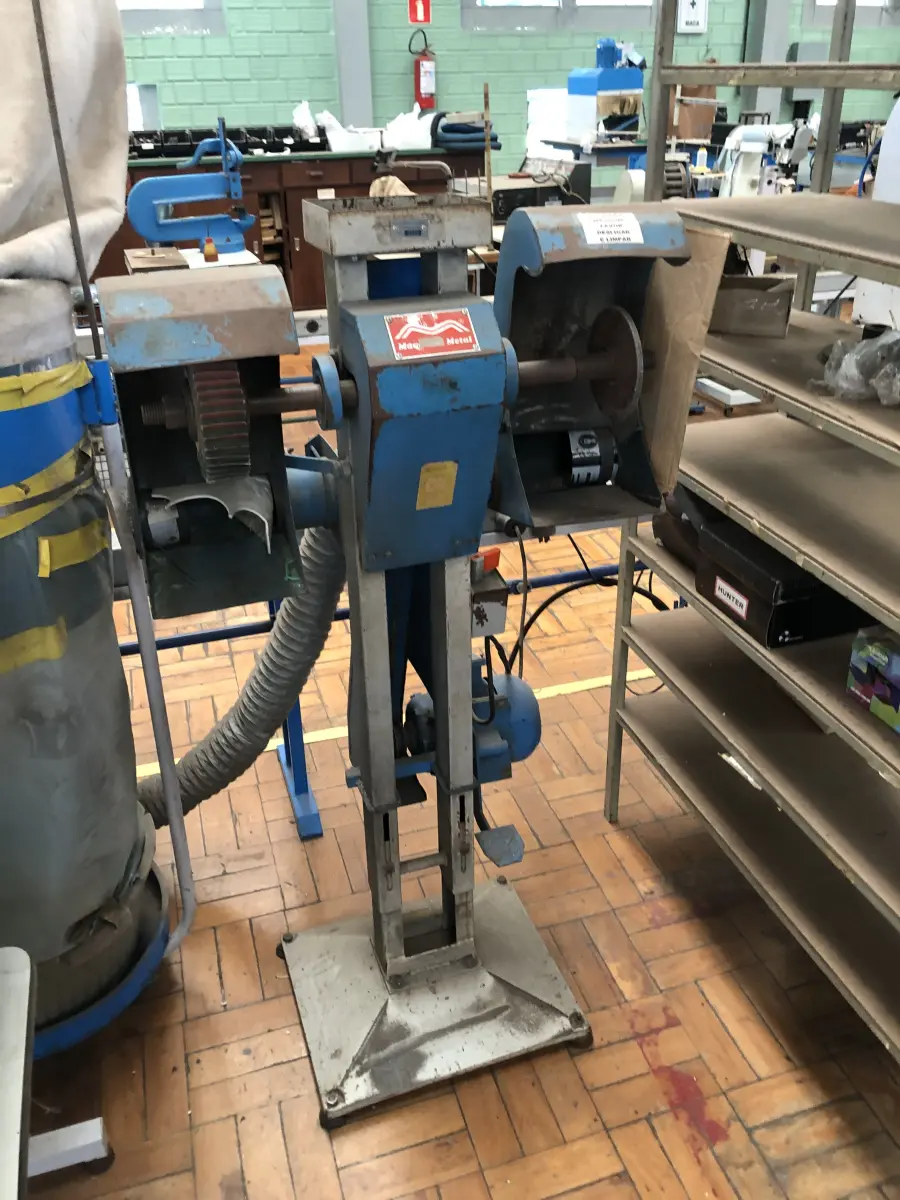 LOTE 314 - Duas lixadeiras duplas - somente uma