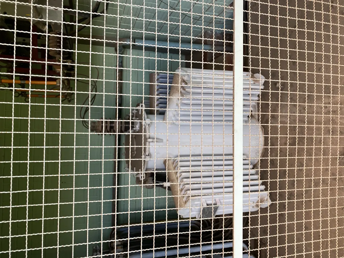 LOTE 433 - Transformador elétrico