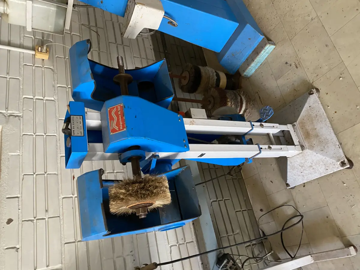 LOTE 439 - Escova dupla 