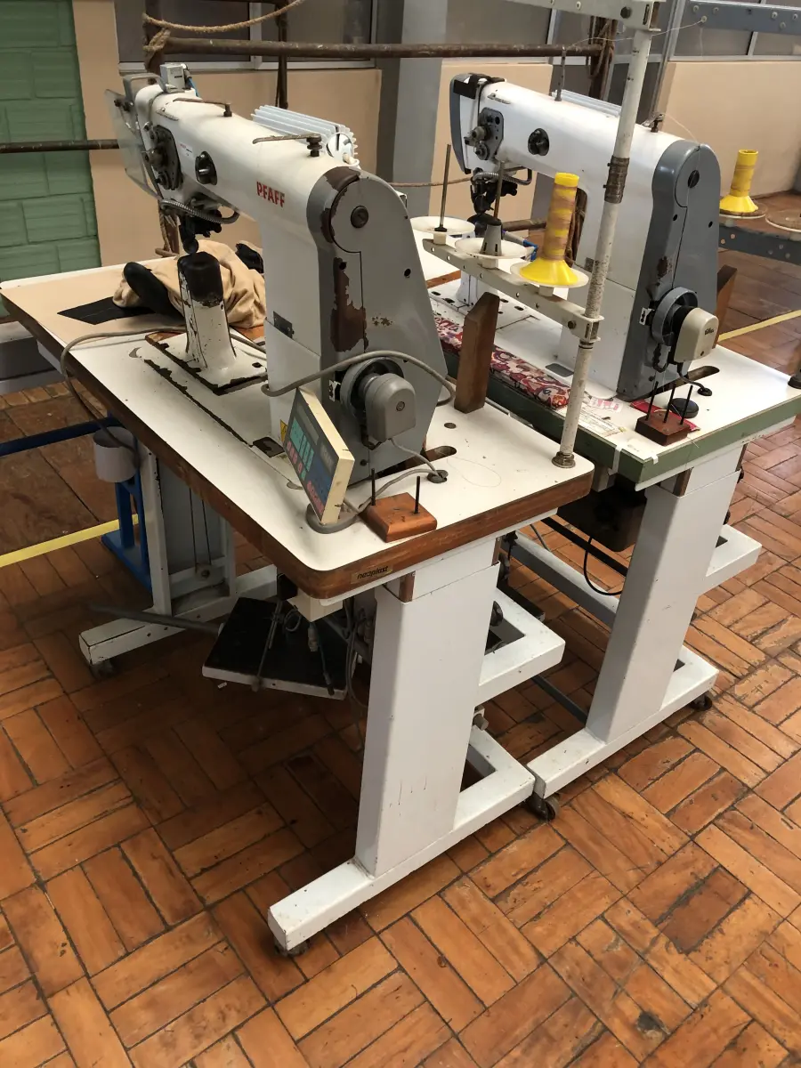 LOTE 390 - 7 máquinas de costura