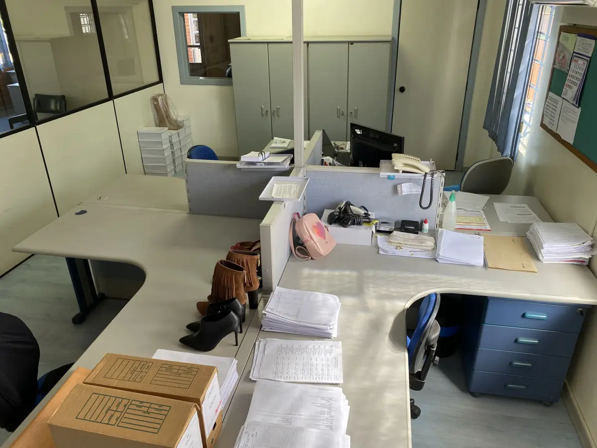 LOTE 500 - Conjunto de 4 mesas e 4 cadeiras