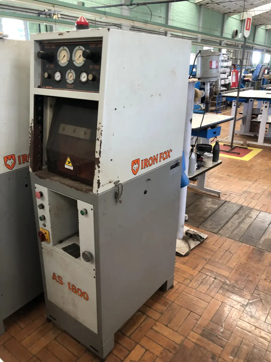 LOTE 299 - Prensa boca de sapo Iron fox AS1800