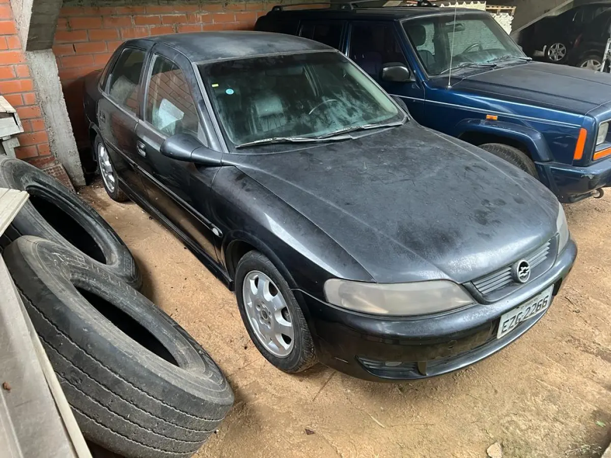 LOTE 006 - GM Vectra sedan cd pl. EZG2266  03/04