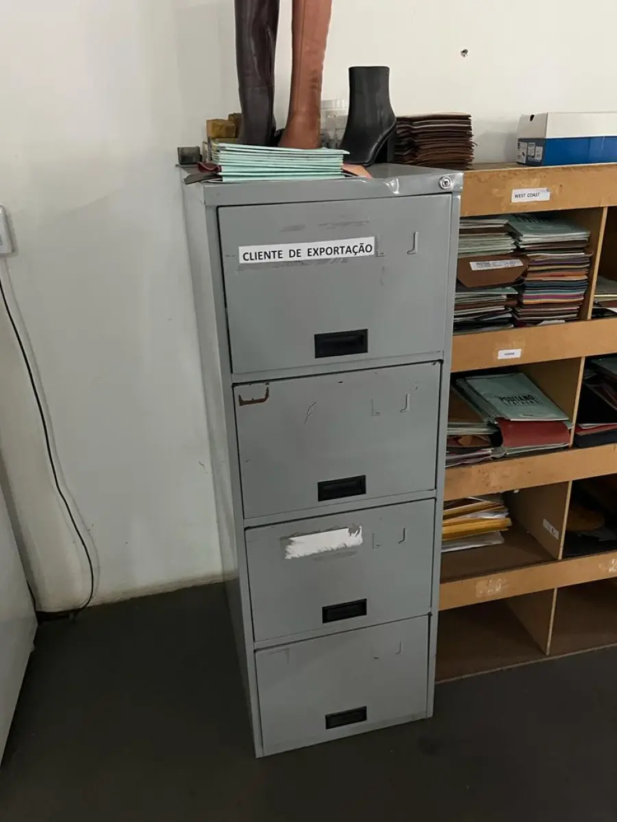 LOTE 019 - arquivo de aço 4 gavetas