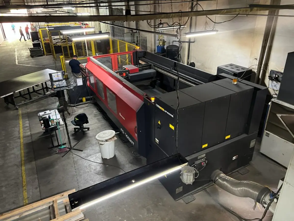 LOTE 001 - maquina corte laser marca Amada mode FO 3015