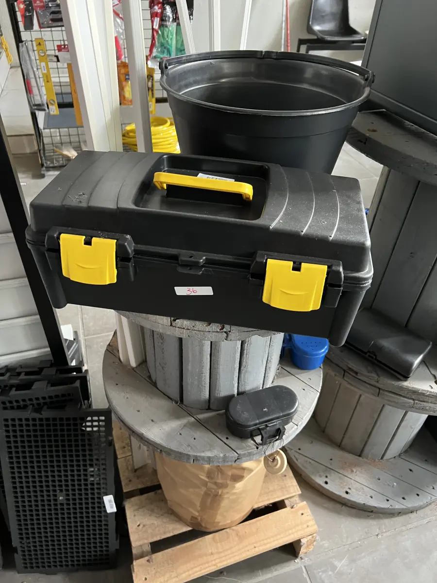 LOTE 036 - Lote com caixa multi uso, e tapete plastico, caixas de ferramentas, trena 20m, 