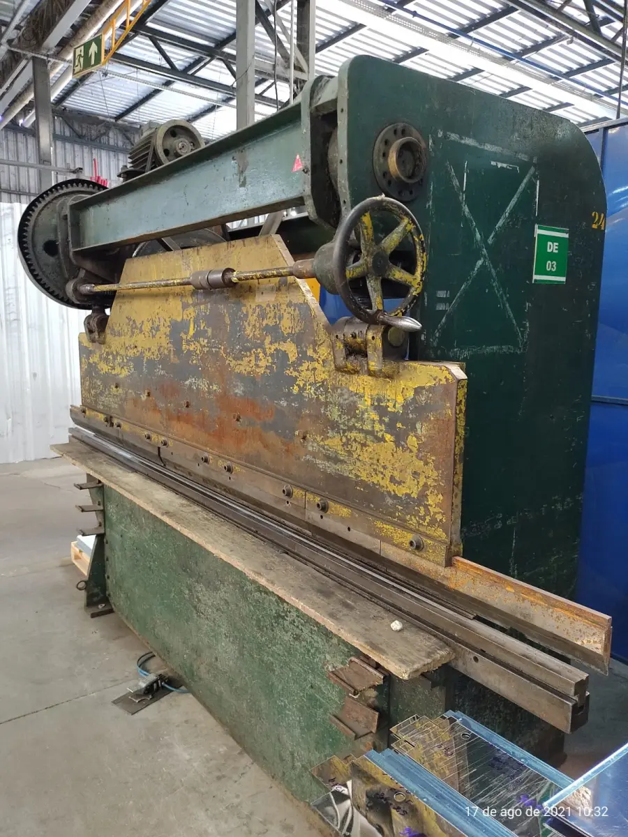 LOTE 001 - Guilhotina Newton 1200 x 2mm GMN12/02, nº série 97242, comp. mesa 1220