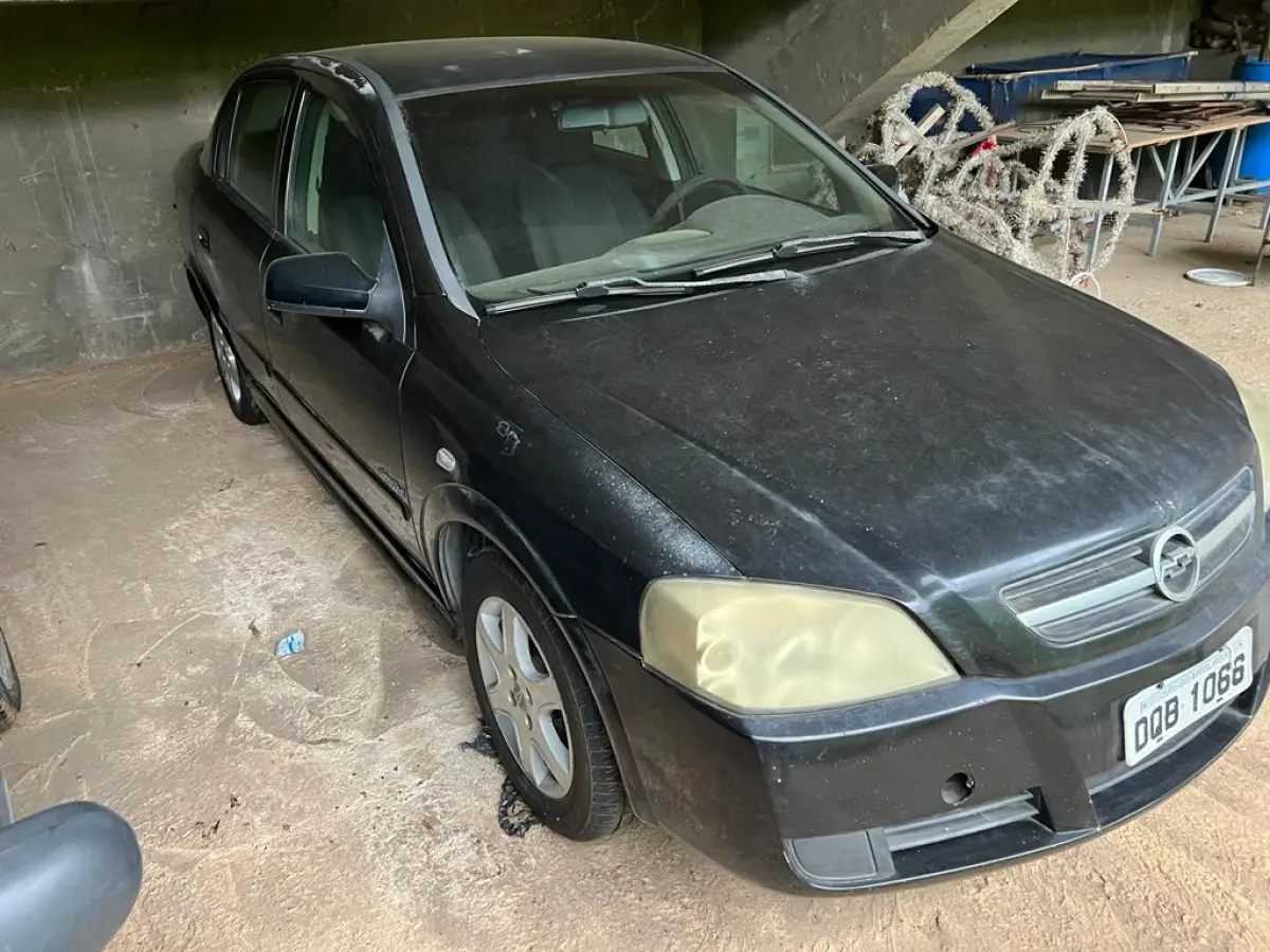 LOTE 004 - Chevrolet Astra sedan 2.0 pl. DQB1066 04/05
