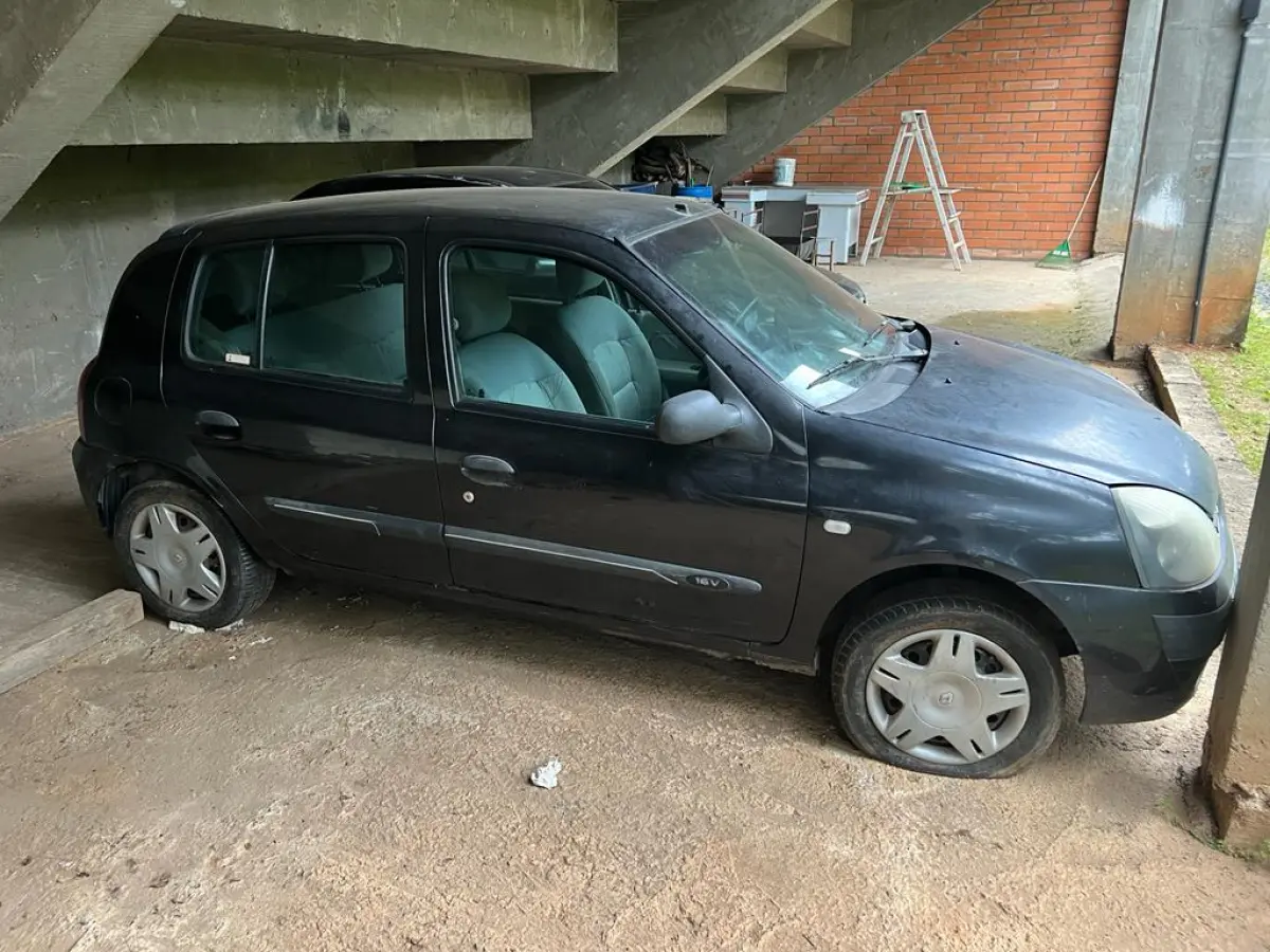 LOTE 005 - Renault Clio aut 1.0 16v pl.DMK1755 03/04
