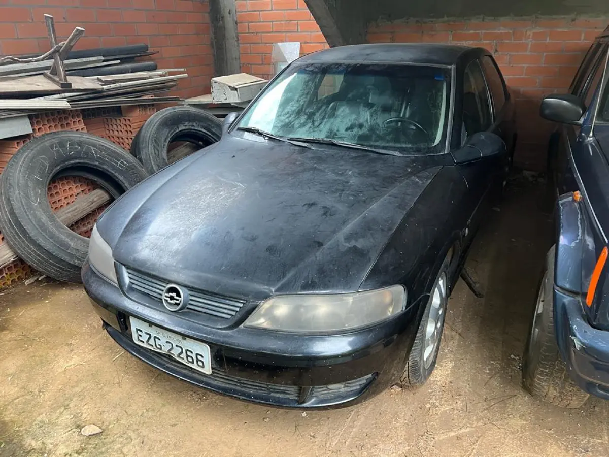 LOTE 006 - GM Vectra sedan cd pl. EZG2266  03/04