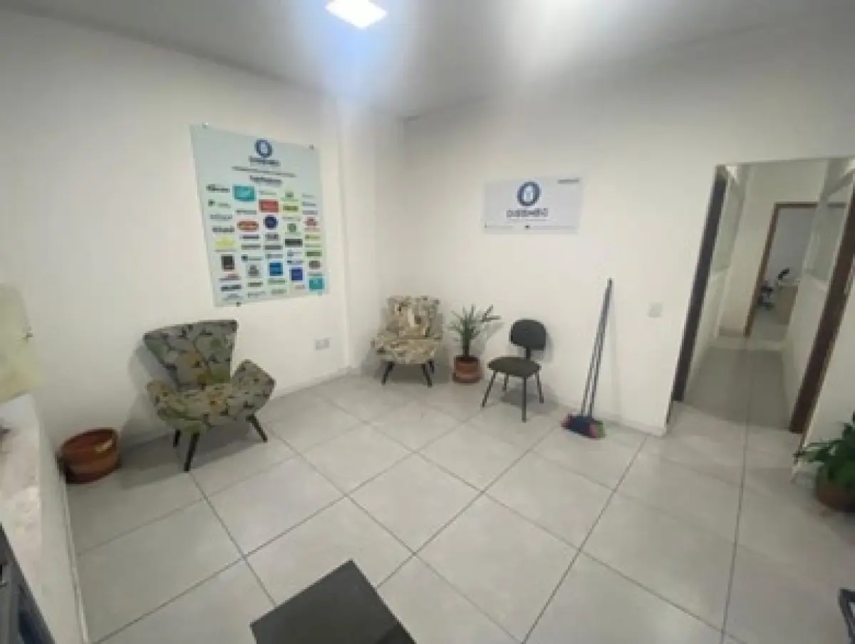 LOTE 005 - 1 folha de vidro sob medida adesivado