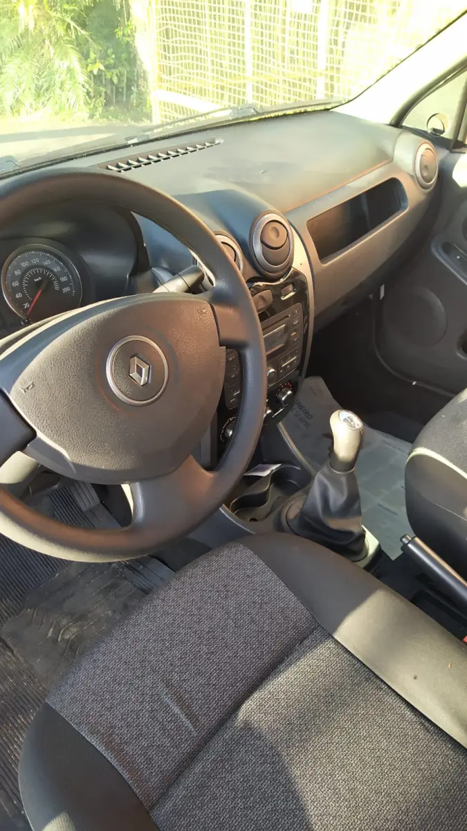 LOTE 001 - RENAULT Logan 2013  Expression  1.6 completo