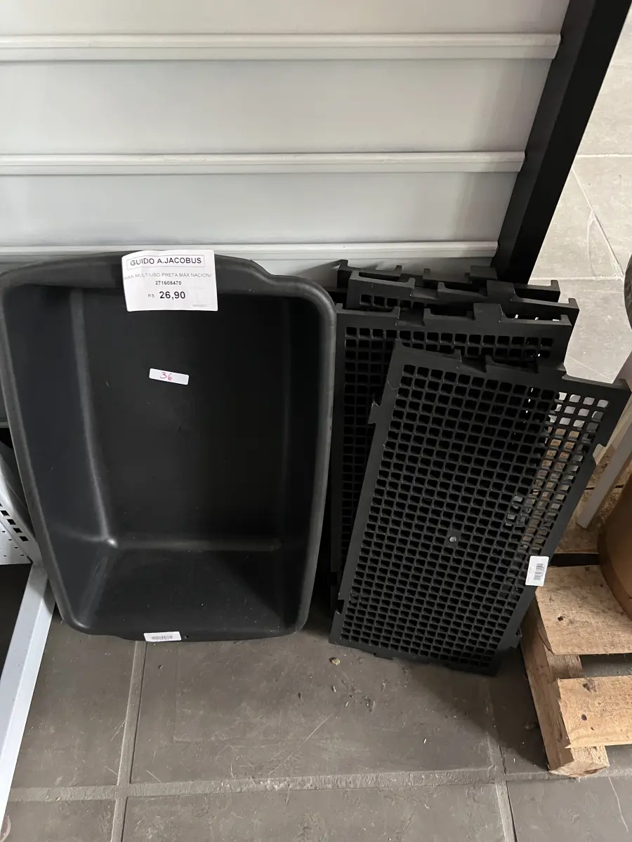 LOTE 036 - Lote com caixa multi uso, e tapete plastico, caixas de ferramentas, trena 20m, 