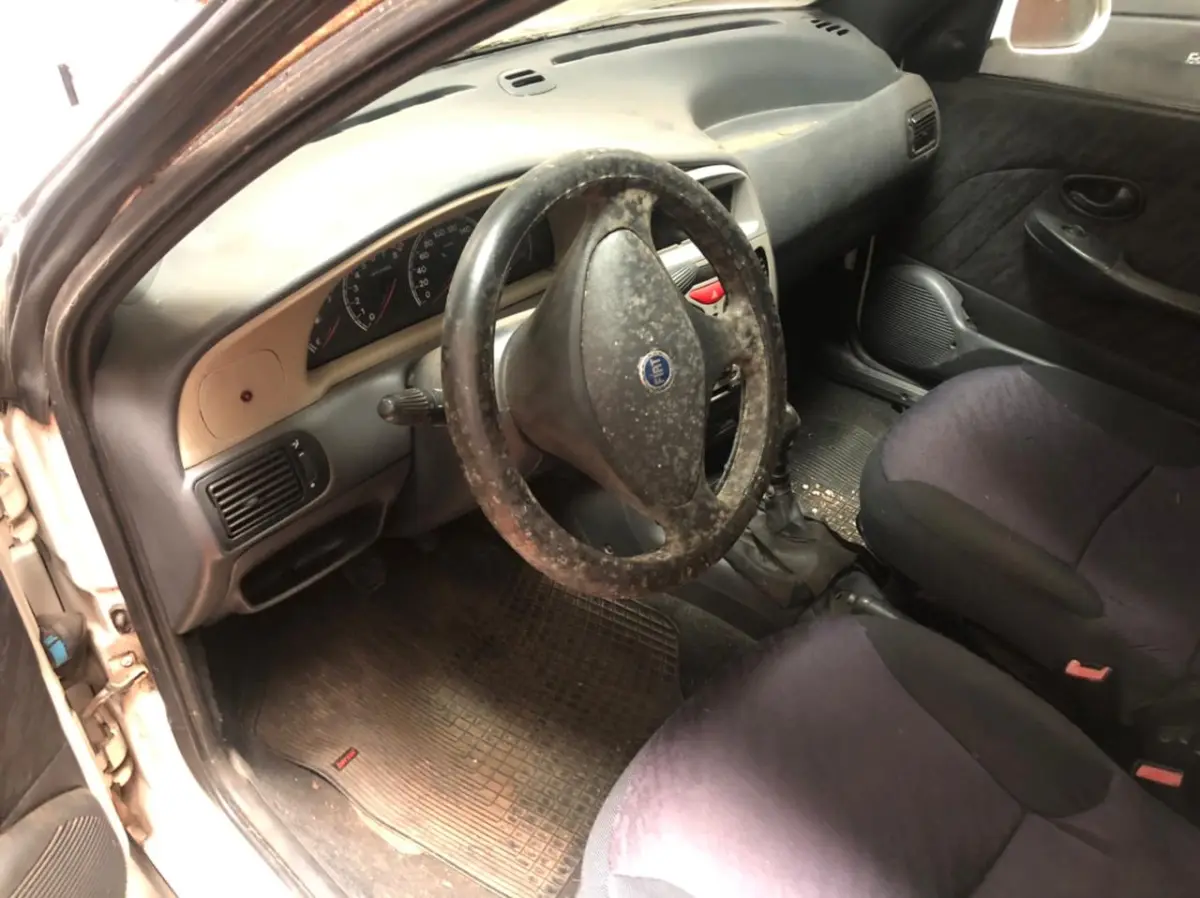 LOTE 000 - VEÍCULO FIAT/ PALIO WEEKEND ELX 2001