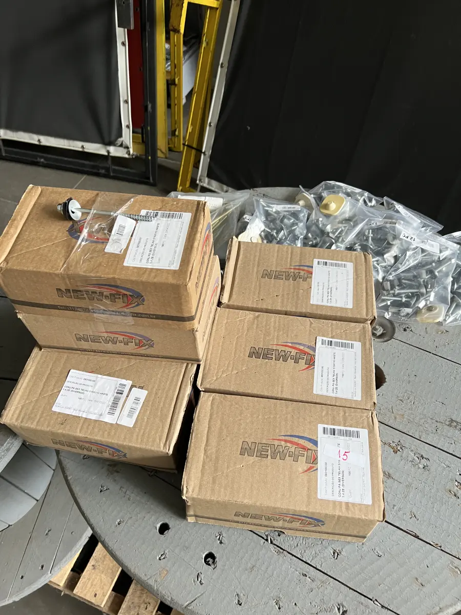 LOTE 014 - Lote com parafusos sextavados, pregos, prego telheiro, conjunto sextavado para telha, parafusos,