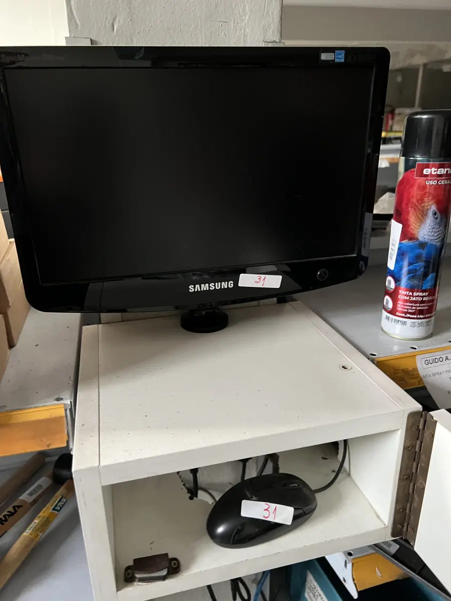 LOTE 031 - Monitor Sansung e mouse, teclado e cpu