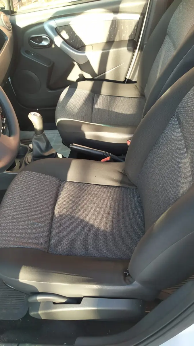 LOTE 001 - RENAULT Logan 2013  Expression  1.6 completo