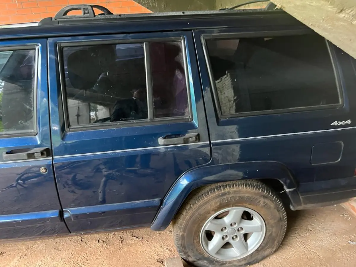 LOTE 007 - Jeep Cherokee Sport c/GNV (verificar documento) pl.DDO0868 2000/2000