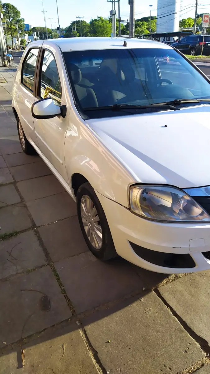 LOTE 001 - RENAULT Logan 2013  Expression  1.6 completo