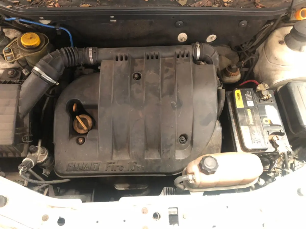 LOTE 000 - VEÍCULO FIAT/ PALIO WEEKEND ELX 2001