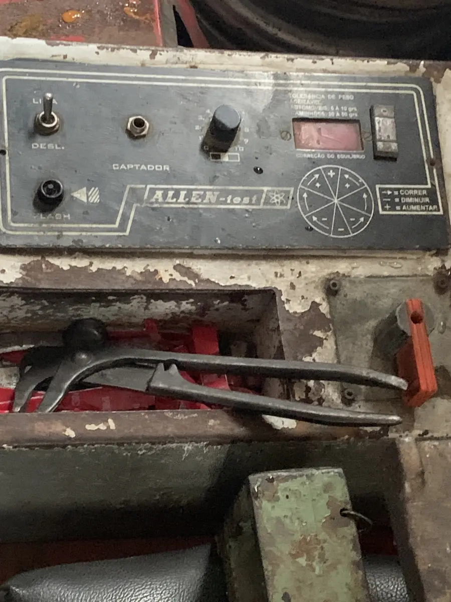 LOTE 000 - MÁQ. BALANCEADORA DE RODAS