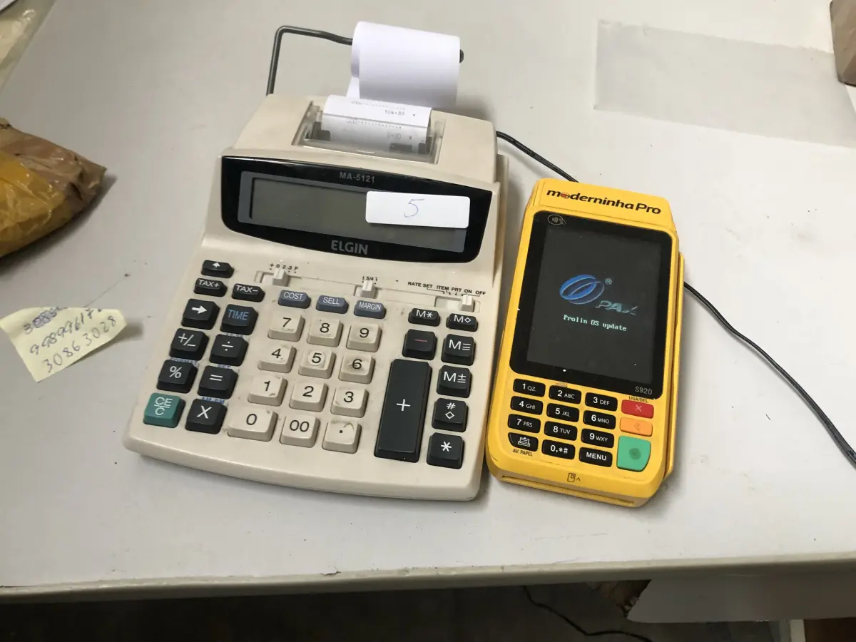 LOTE 005 - maquina calculadora, maquina de cartão moderininha pro