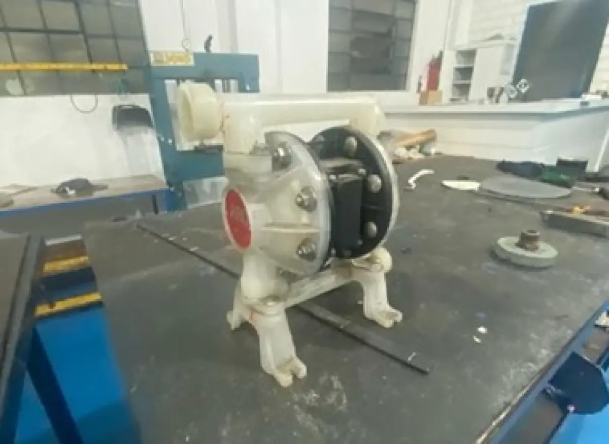 LOTE 047 - Bomba pneumática