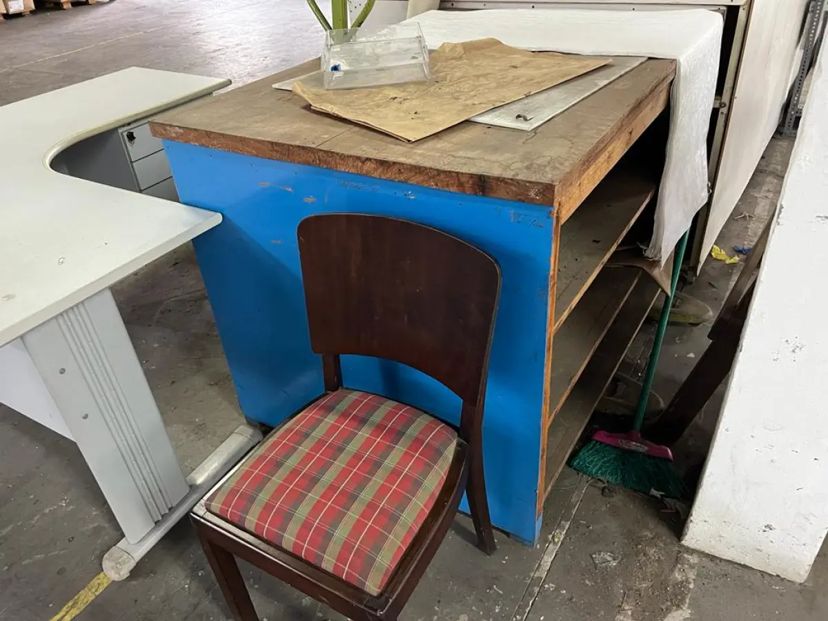 LOTE 009 - balcao rustico em madeira