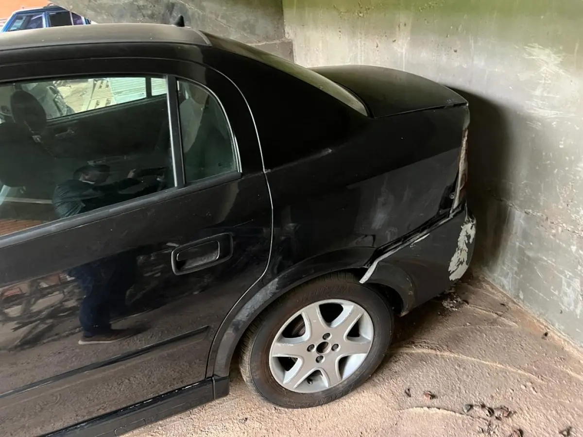 LOTE 004 - Chevrolet Astra sedan 2.0 pl. DQB1066 04/05