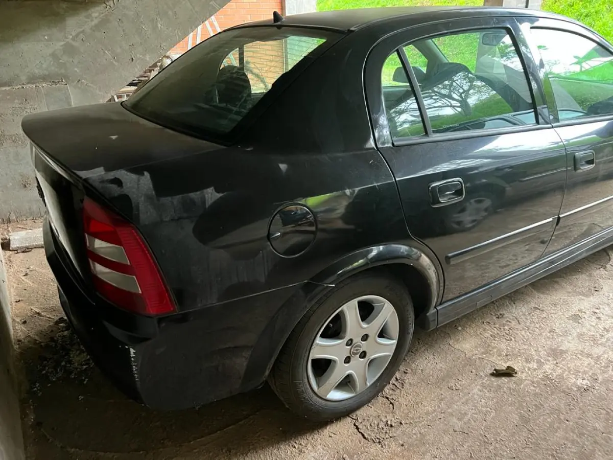 LOTE 004 - Chevrolet Astra sedan 2.0 pl. DQB1066 04/05