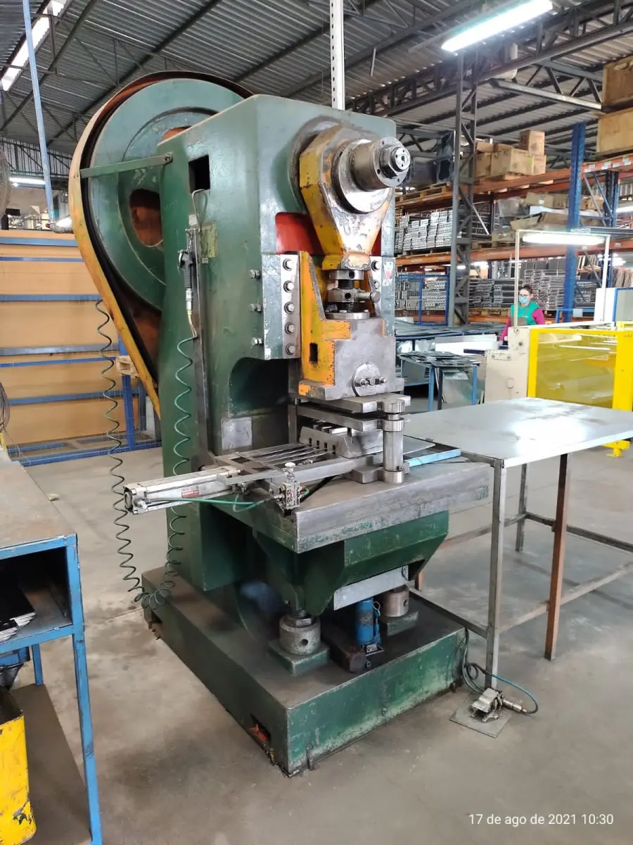 LOTE 003 - Prensa excêntrica, Marca Kaerk, mod PW 65 380v 5cv, capacidade 65 ton, ano 1995