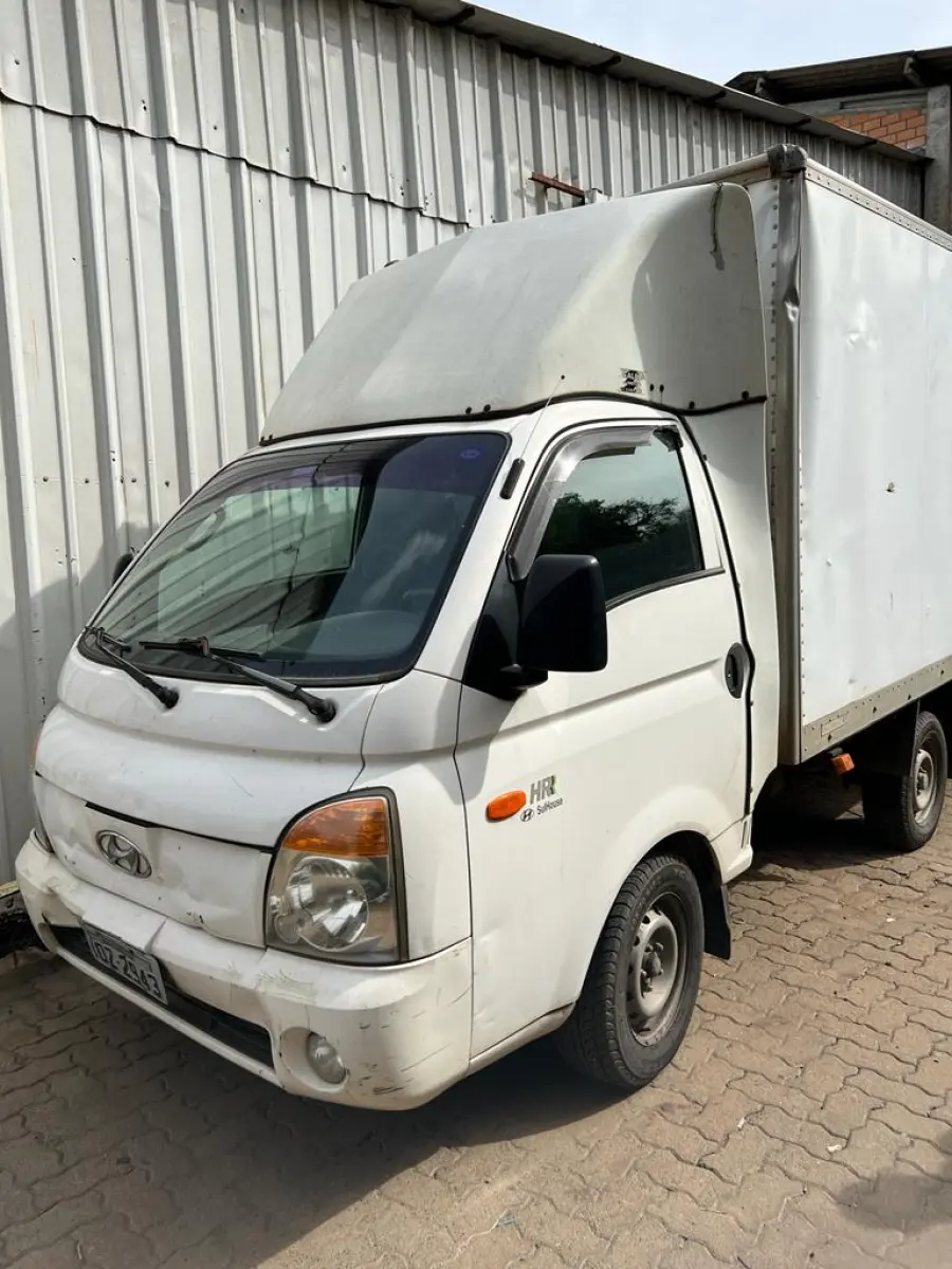 LOTE 095 - veiculo Hyundai HR placas IOZ 2943 08/09 cor branca com caçamba fechada