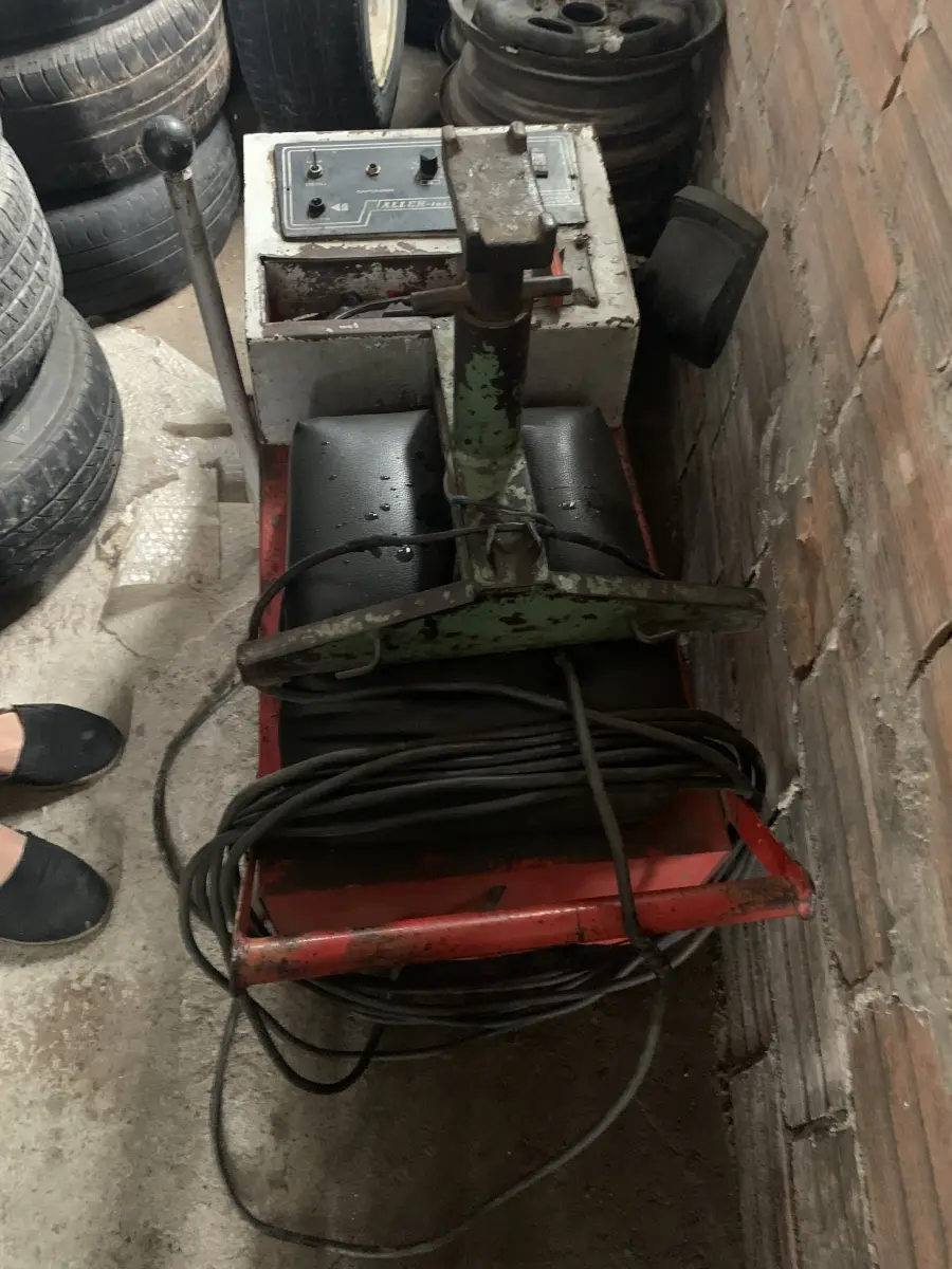 LOTE 000 - MÁQ. BALANCEADORA DE RODAS