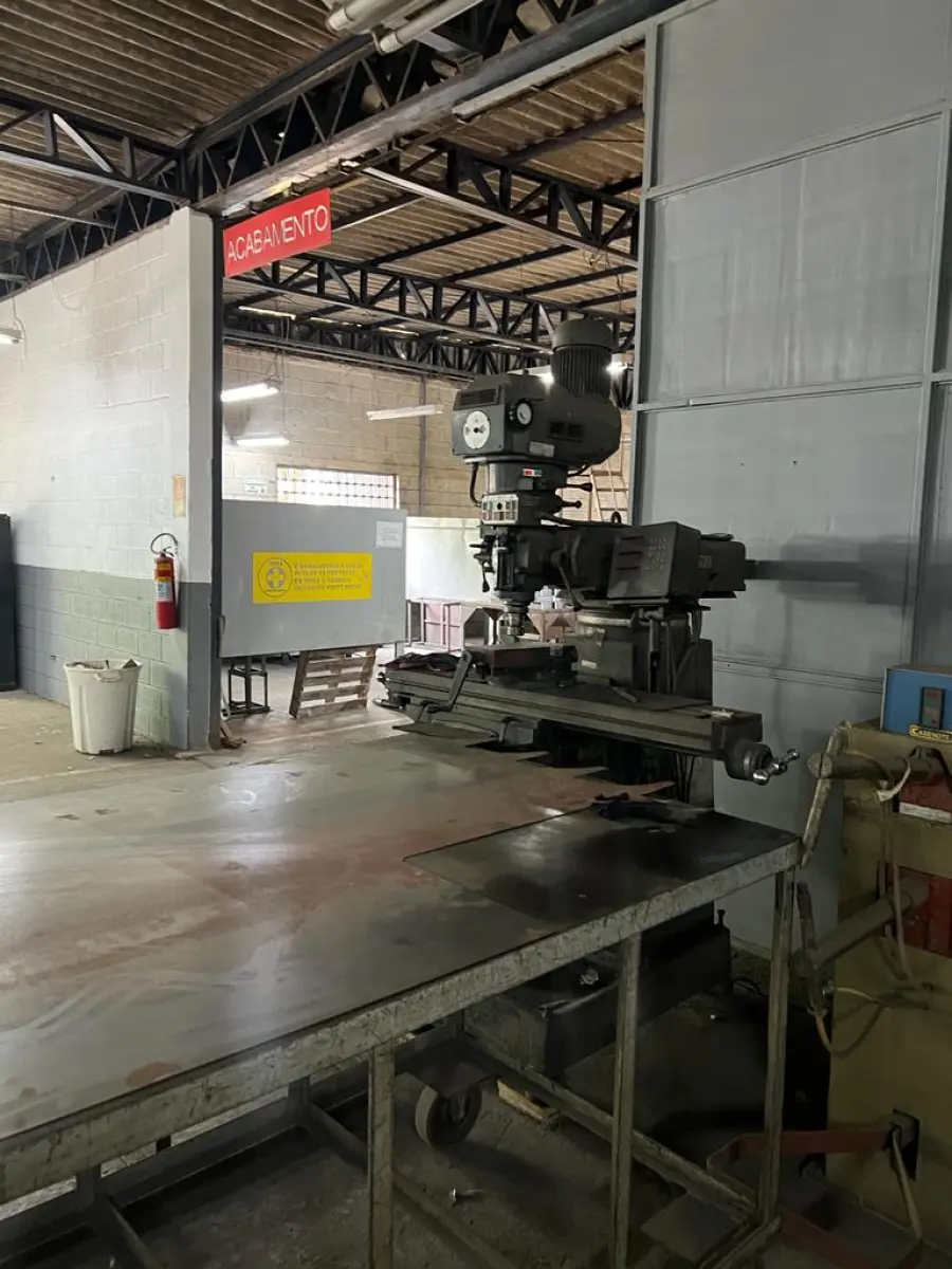 LOTE 109 - torno furadeira radial com mesa