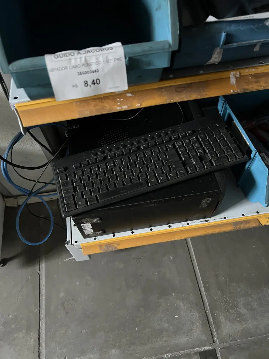 LOTE 031 - Monitor Sansung e mouse, teclado e cpu