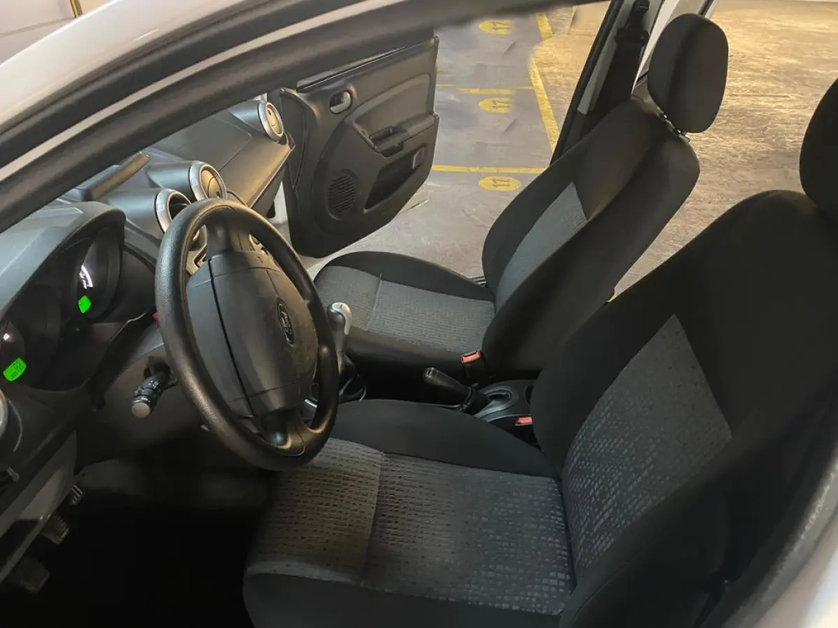 LOTE 001 - Ford, Fiesta Sedan 1.6 Flex, Ano e Modelo 2011/2012