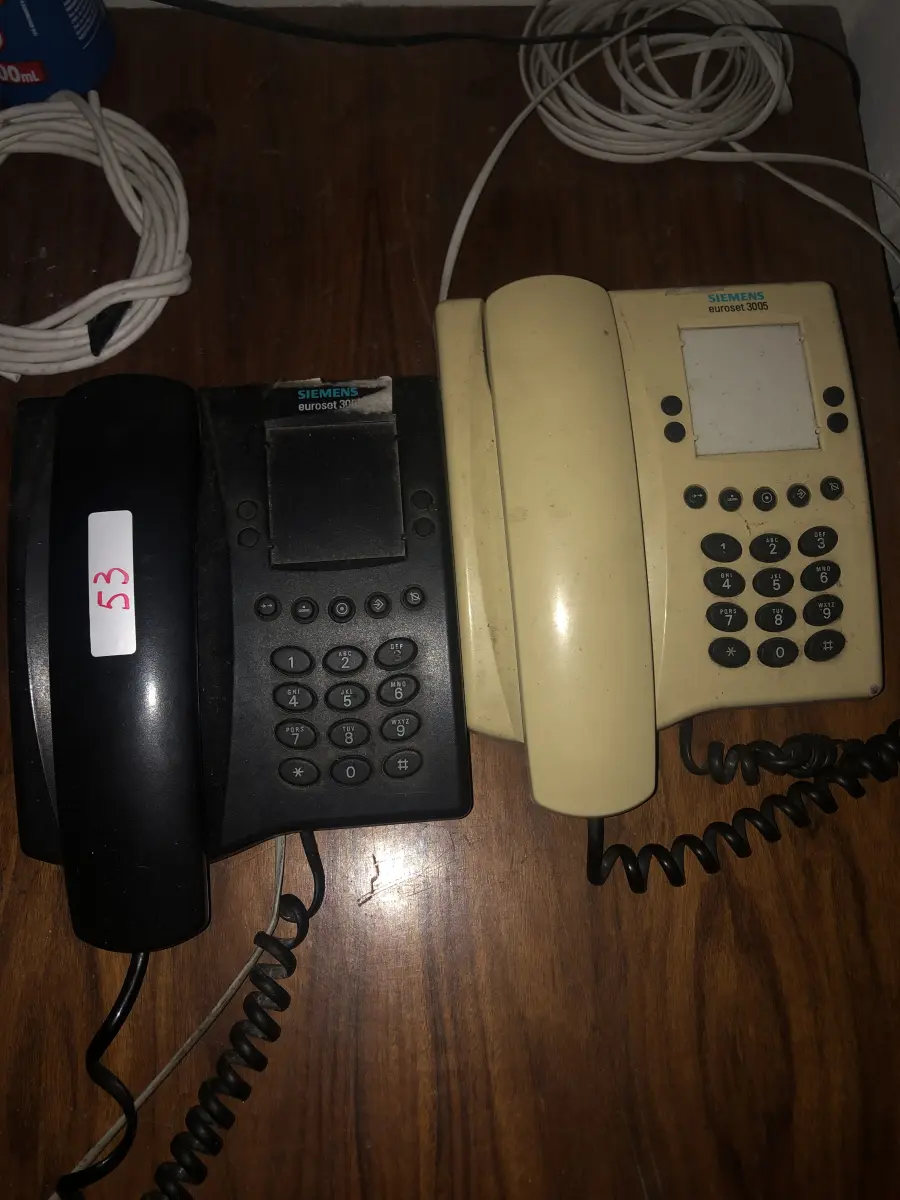 LOTE 053 - 2 telefones 