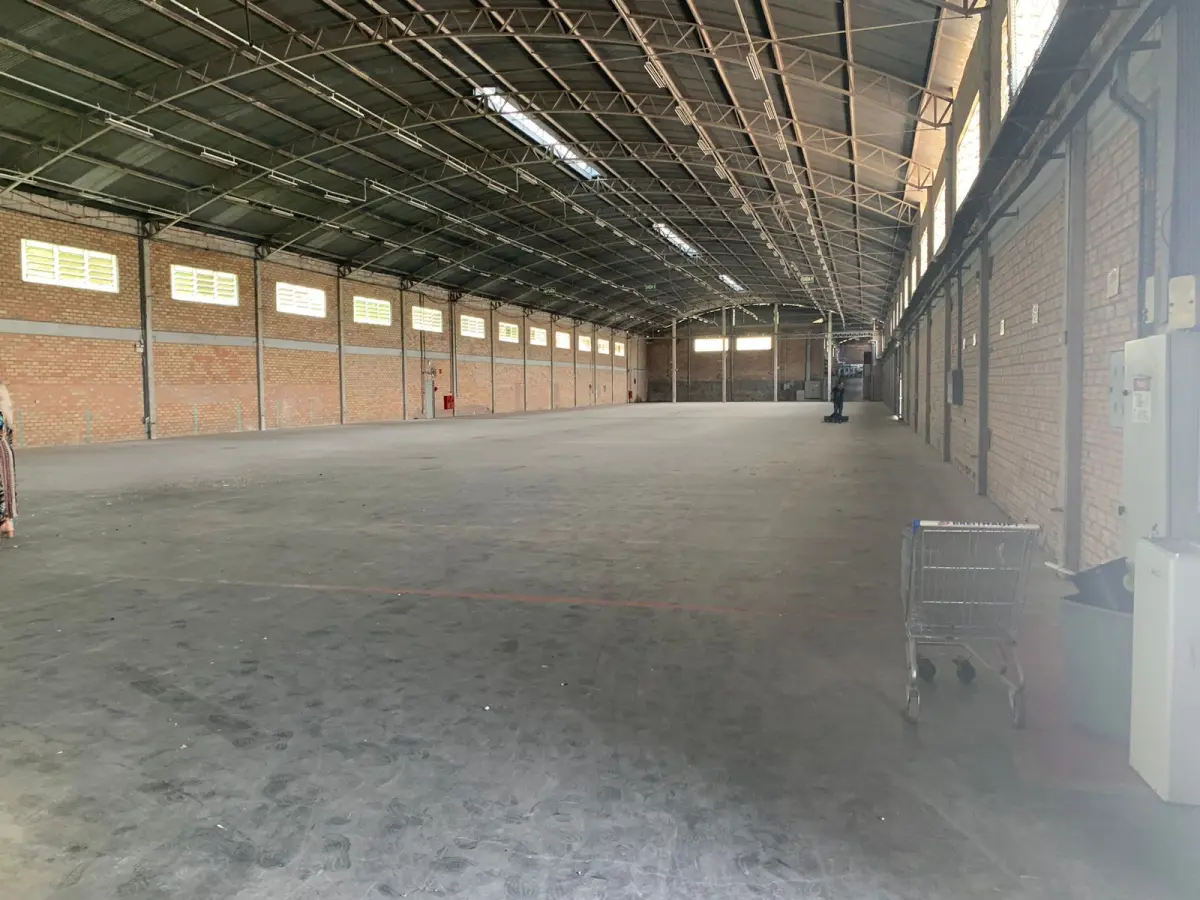 LOTE 001 - GRANDE PAVILHAO EM TERRENO DE 39.000M2 FRENTE PARA BR 280 EM JARAGUA DO SUL SC