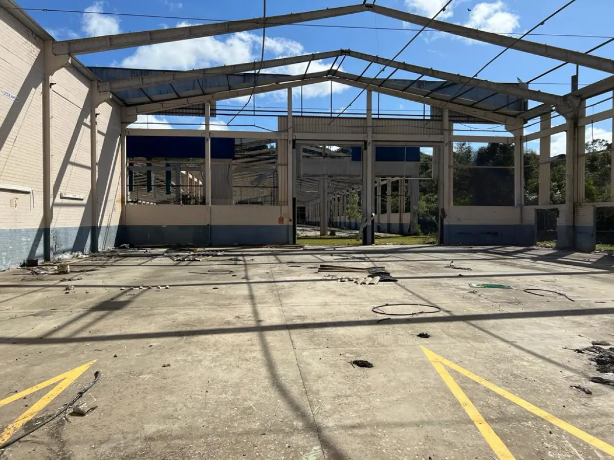 LOTE 001 - GRANDE IMÓVEL EM FLORES DA CUNHA 102.800M2 - ESTRUTURA DE PAVILHAO 11.811M2