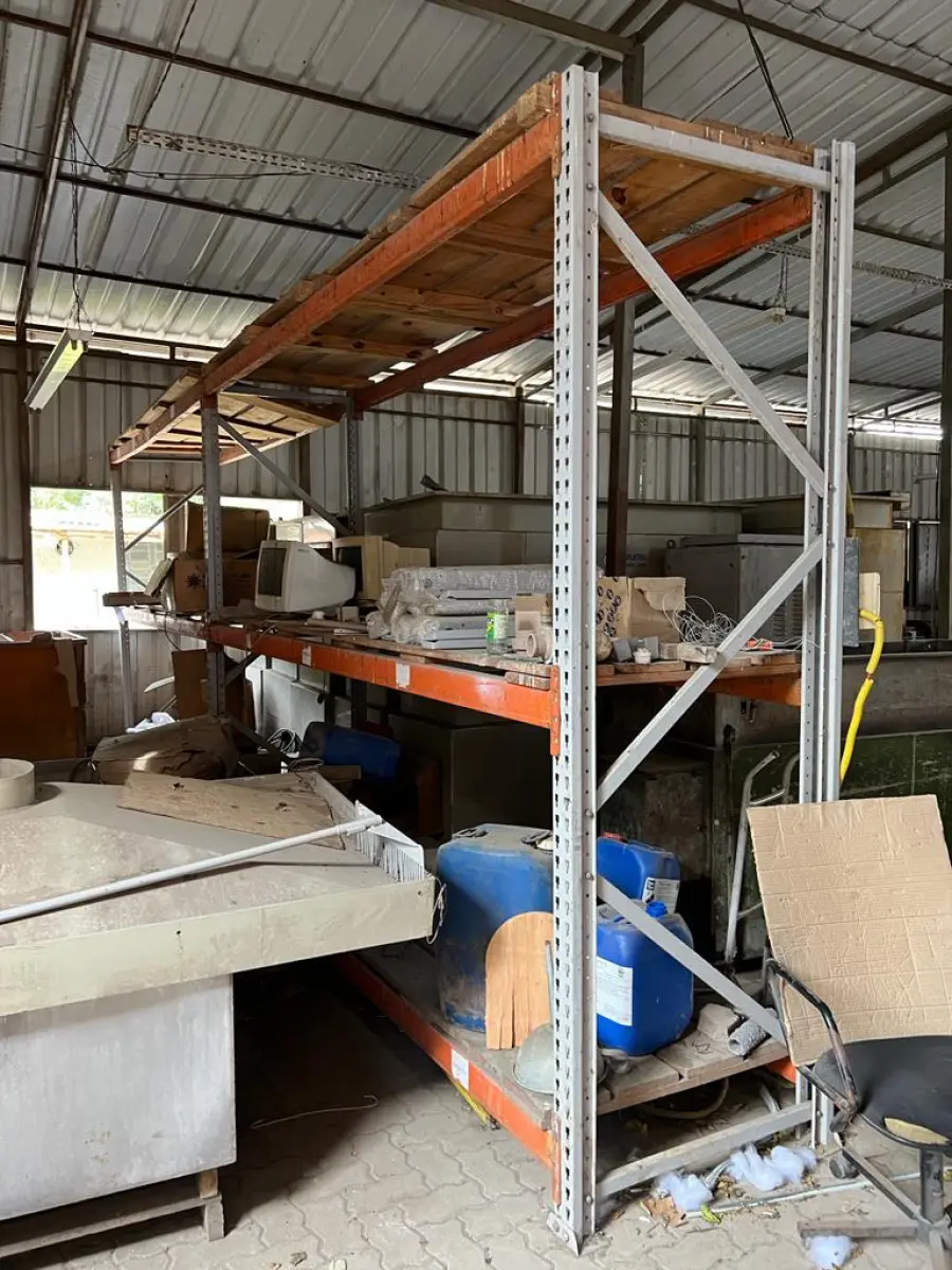 LOTE 096 - lote de prateleiras metalicas de desmontar