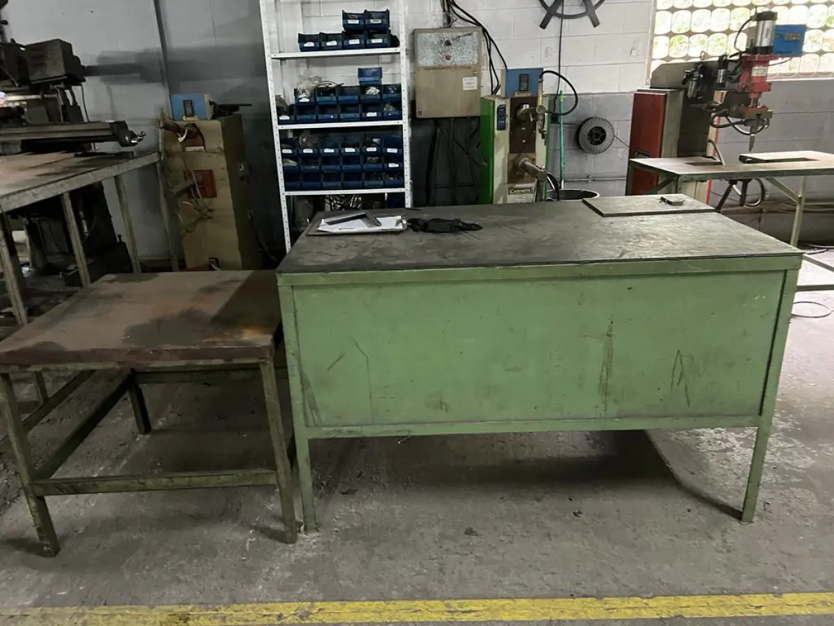 LOTE 106 - 2 bancadas de ferro verde