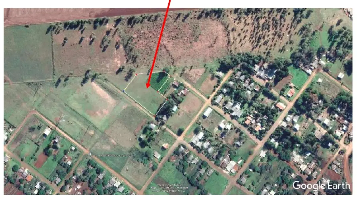 LOTE 000 - Uma área de terrenos, de forma irregular, localizada na Vila Progresso Área total do terreno é de 4.800,00m