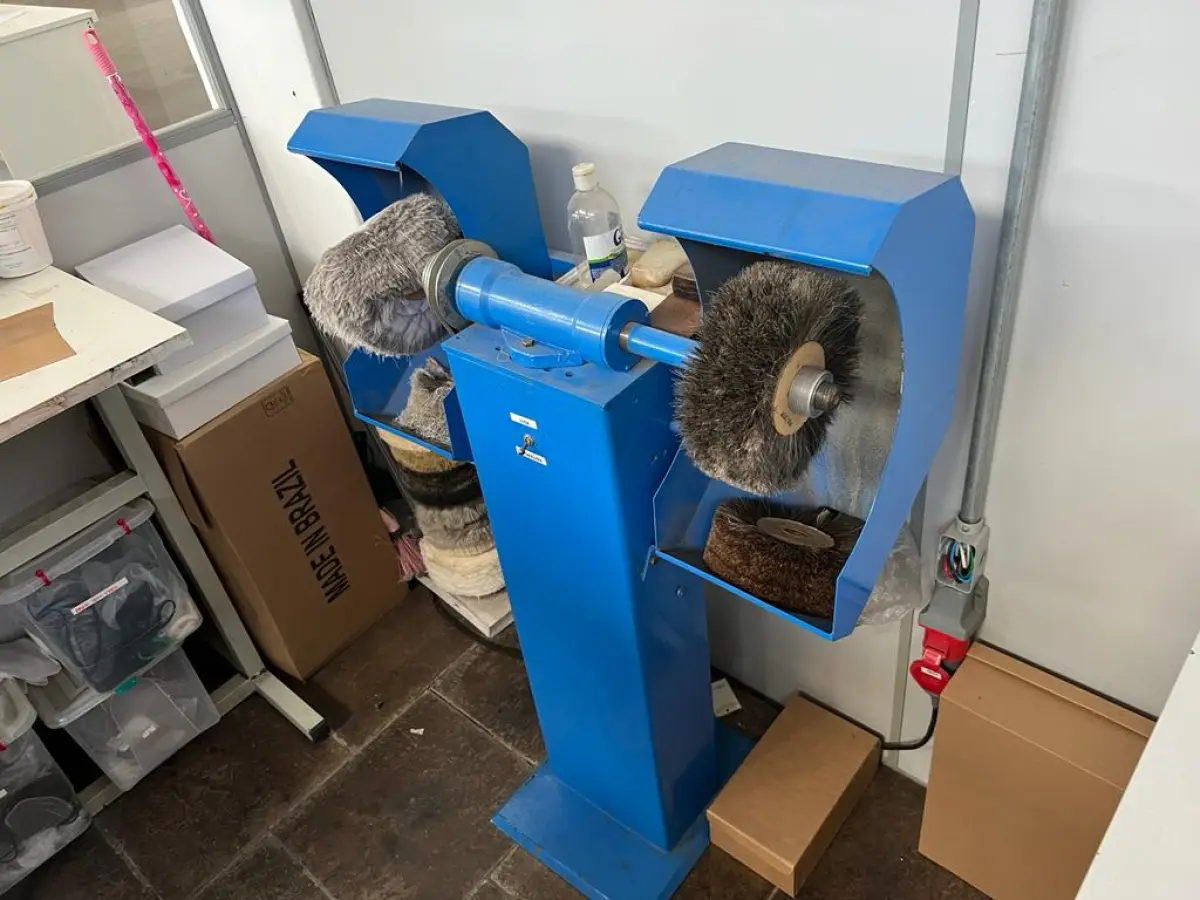 LOTE 095 - escova dupla