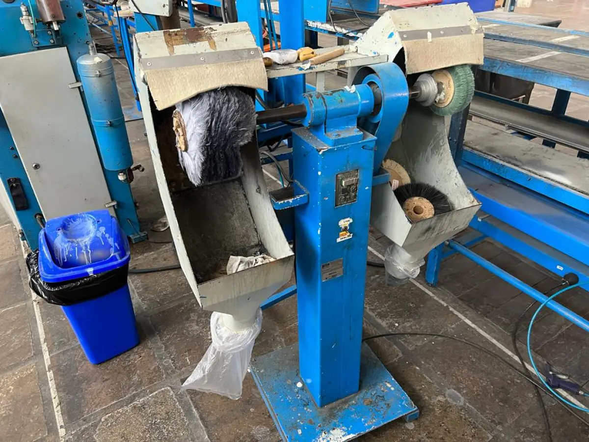 LOTE 046 - escova dupla