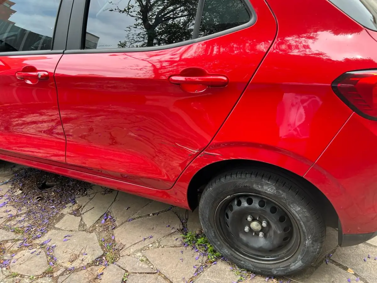 LOTE 000 - Fiat/Argo Drive 1.0, cor vermelha