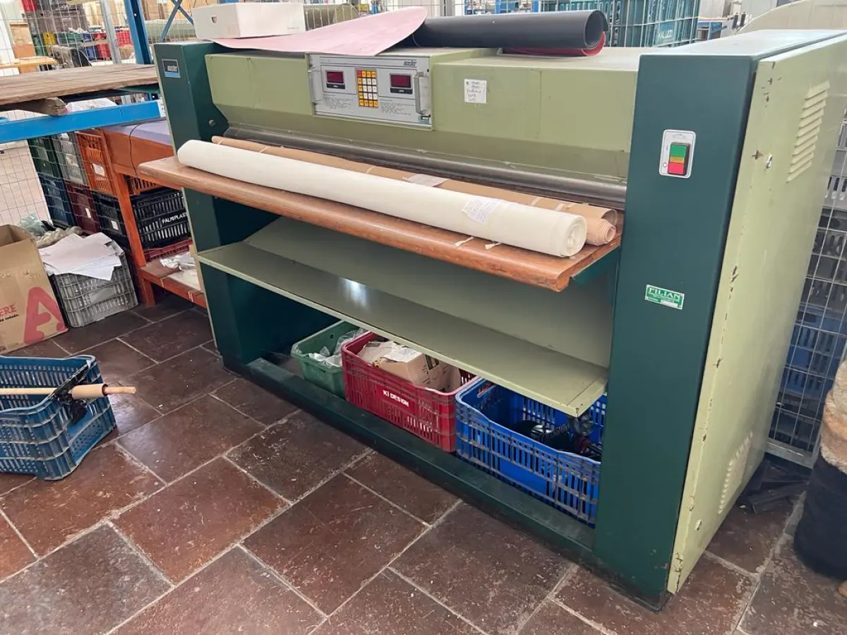 LOTE 009 - maquina de medir couros marca Master 