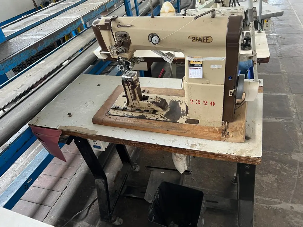 LOTE 038 - maq de costura de coluna 1 agulha Pfaff 491