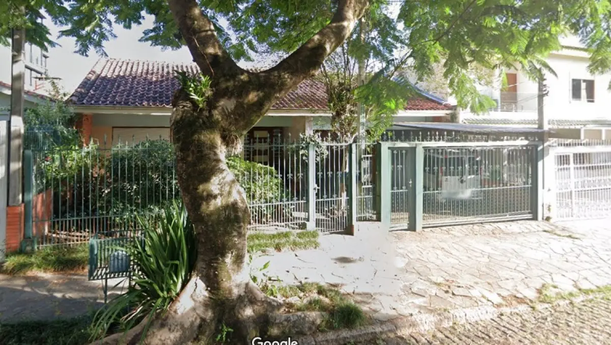 LOTE 000 - Uma casa sob nº 115 da Rua Manágua